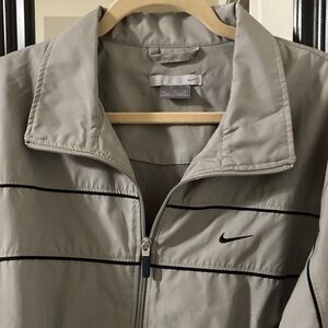 Nike Men's Light Gray Windbreaker